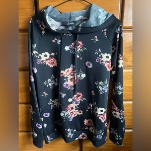 Justify Women’s Junior Hooded Pullover NWOT Black Floral hoodie top size medium
